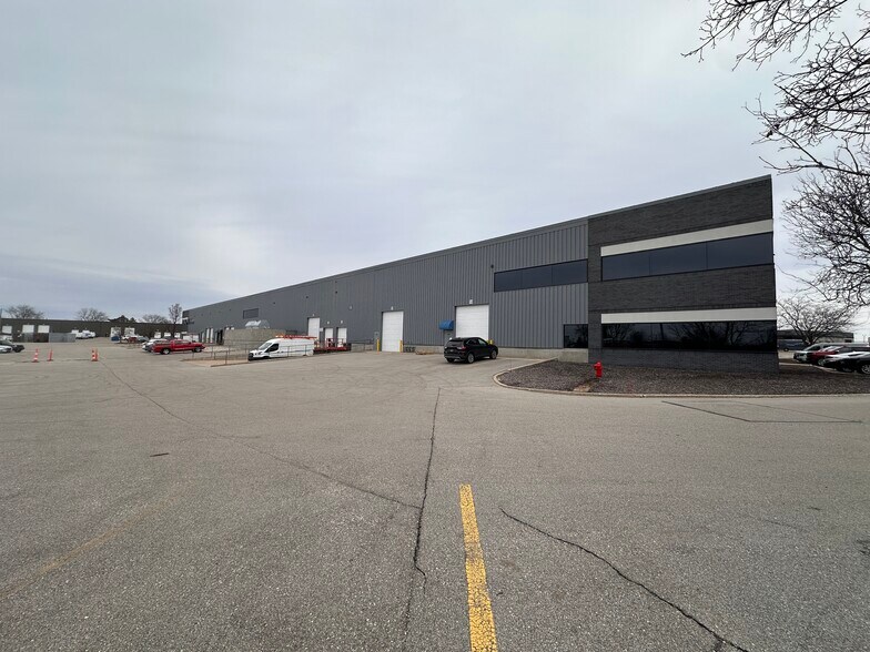 More Photos Of 4595 Broadmoor Ave SE, Grand Rapids Light Manufacturing For Lease