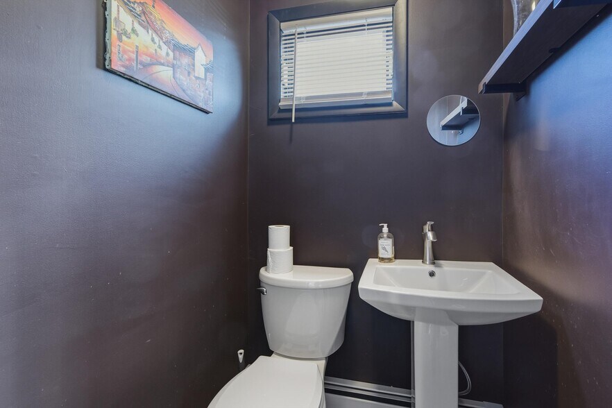 More Photos Of 460 Maple Ave, Saratoga Springs Storefront Retail Residential For Lease