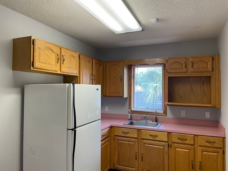 More Photos Of 3844 Leeds Ave, North Charleston Office For Lease