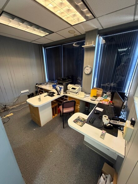 More Photos Of 21-82-21-84 Steinway St, Astoria Medical For Lease