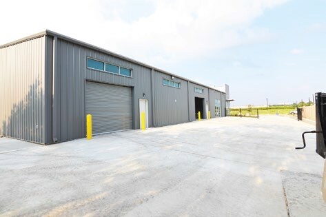 More Photos Of 15926 University Oak, San Antonio Warehouse For Lease