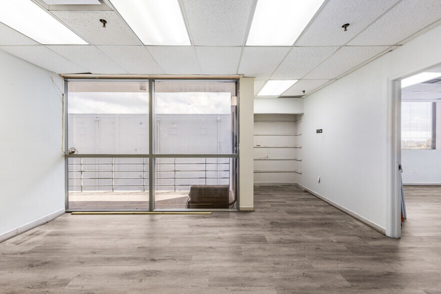 More Photos Of 5040 NW 7th St, Miami Medical For Lease