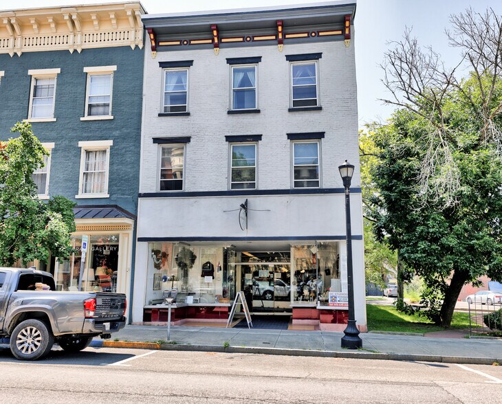 More Photos Of 511 Warren St, Hudson Storefront Retail Residential For Sale