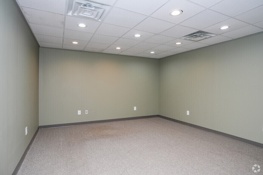 More Photos Of 1102-1108 Weems St, Jackson Warehouse For Sale