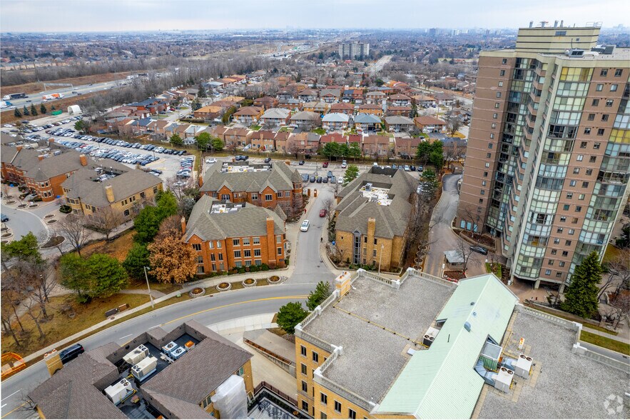More Photos Of 4259-4261 Sherwoodtowne Blvd, Mississauga General Retail For Lease