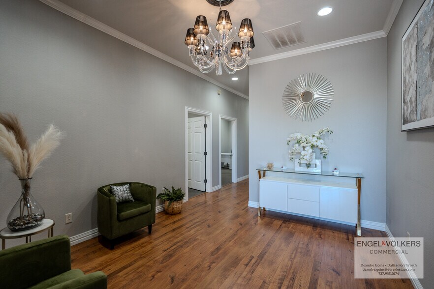 More Photos Of 4204 SW Green Oaks Blvd, Arlington Business Park For Sale