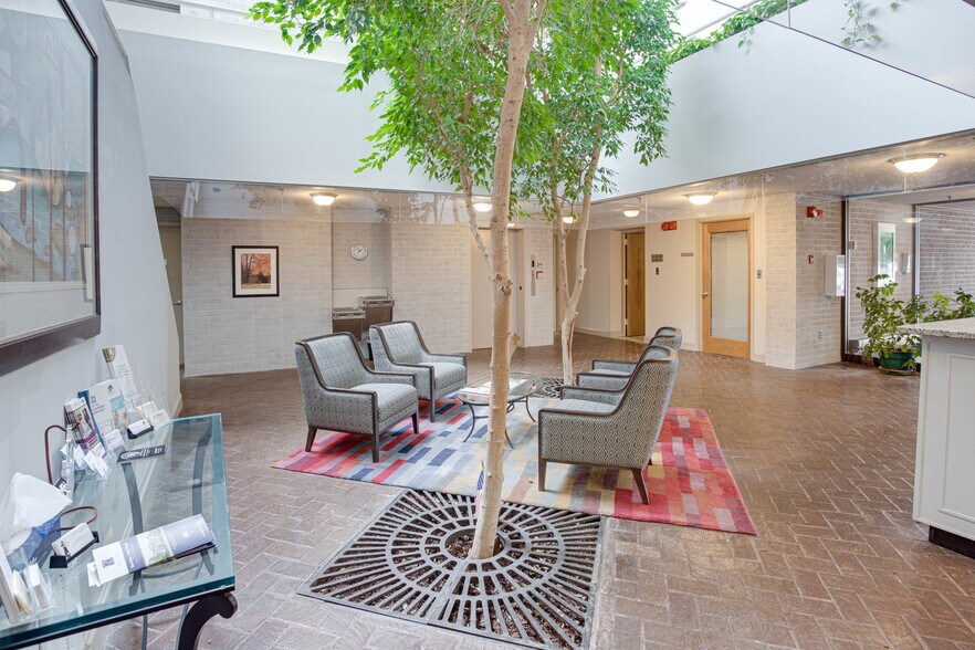 More Photos Of 5641 Burke Centre Pky, Burke Office For Lease