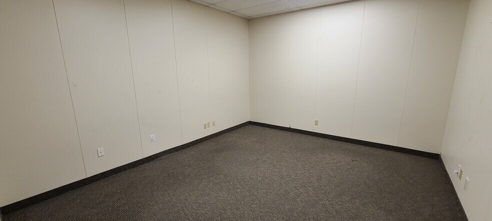 More Photos Of 1110 Collins Blvd E, Richardson Light Manufacturing For Lease