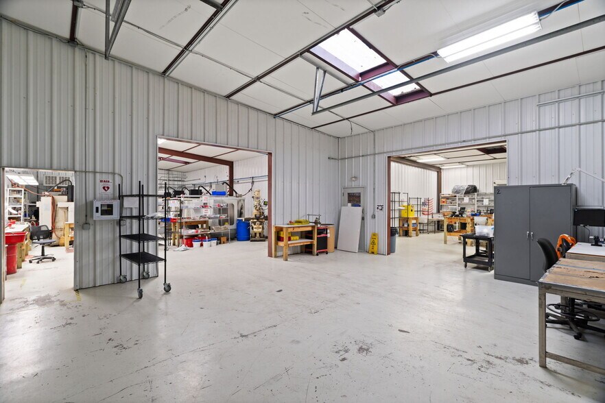More Photos Of 9430 Ranch to Market Rd, Leander Light Distribution For Sale
