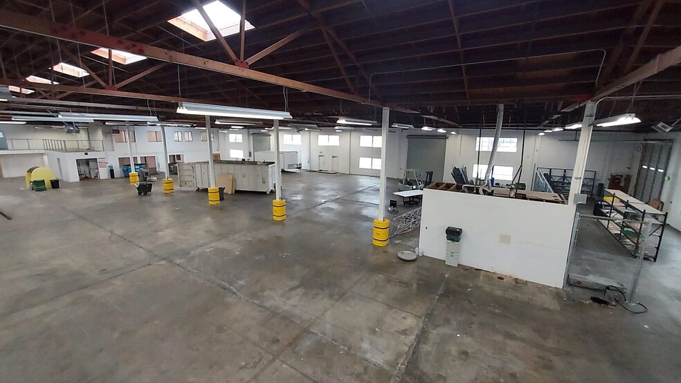 More Photos Of 215 O'Neill Ave, Belmont Warehouse For Lease