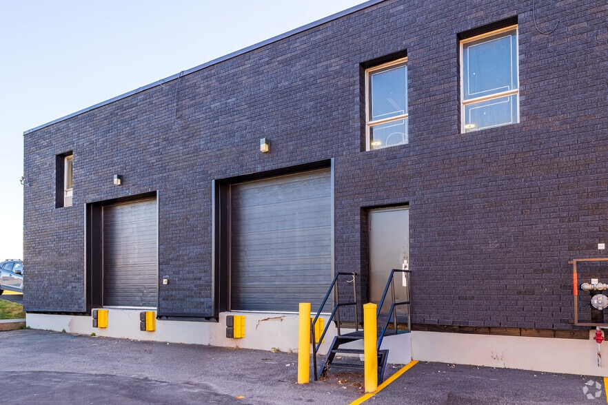 More Photos Of 3405-3479 Boul de la Côte-Vertu, Montréal General Retail For Lease