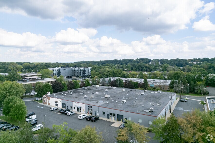 More Photos Of 407-411 Sette Dr, Paramus General Retail For Lease