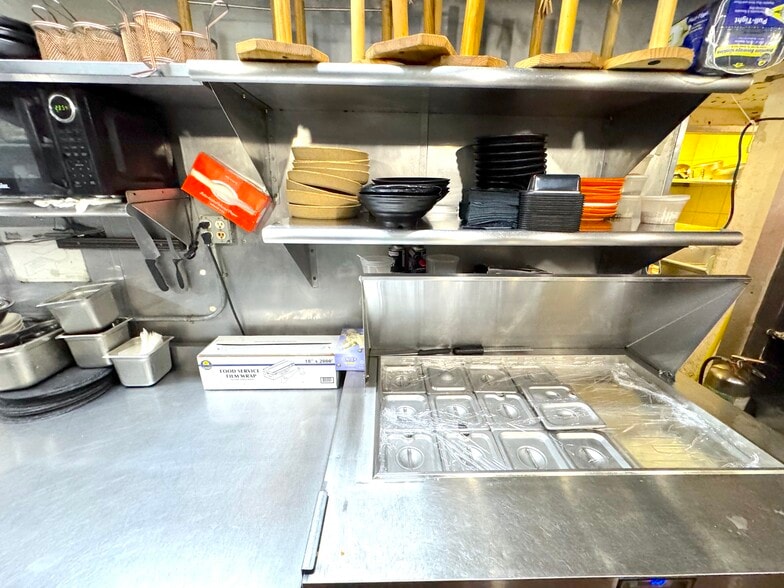 More Photos Of 128 Metropolitan Ave, Brooklyn Restaurant For Lease