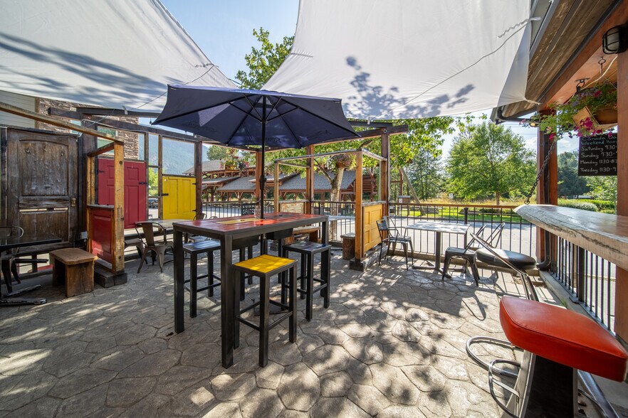 More Photos Of 7439 Frontier St, Pemberton Restaurant For Sale