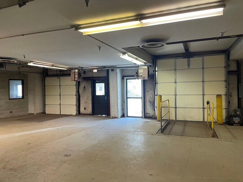 More Photos Of 822 W Wilson Ave, Chicago Warehouse For Sale