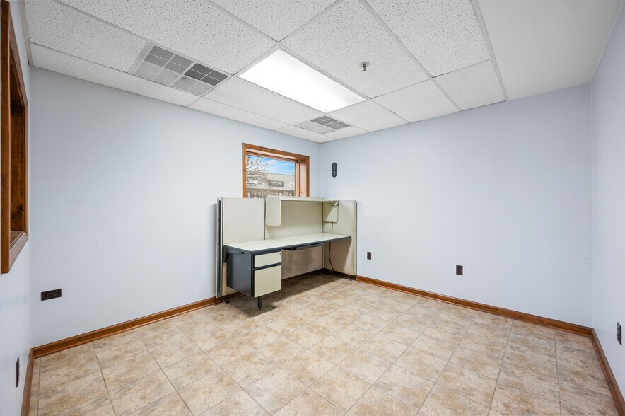 More Photos Of 1441 Central Ave, Columbus Auto Repair For Lease