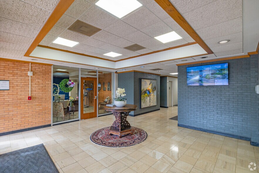 More Photos Of 2901-2915 N Classen Blvd, Oklahoma City Office For Lease