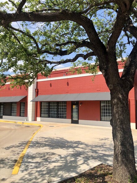 More Photos Of 1014 S Broadway St, Carrollton Unknown For Lease