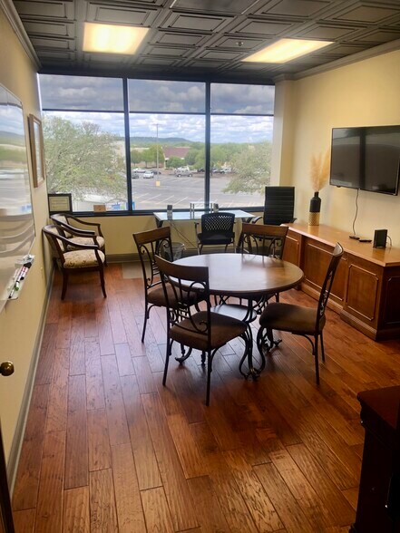 More Photos Of 222 Sidney Baker St S, Kerrville Office For Sale