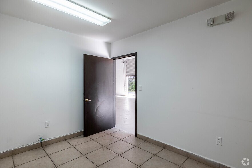 More Photos Of 14315 SW 139th Ct, Miami Warehouse For Lease