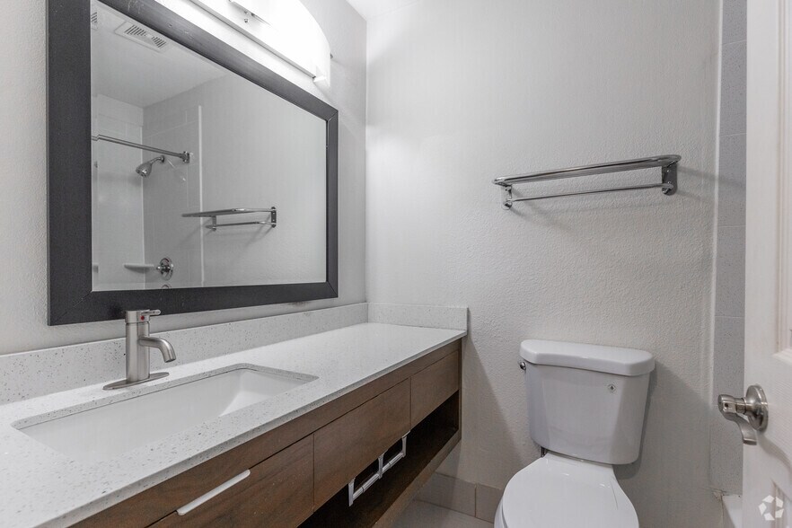 More Photos Of 2425 Atrium Way, Nashville Apartments For Sale