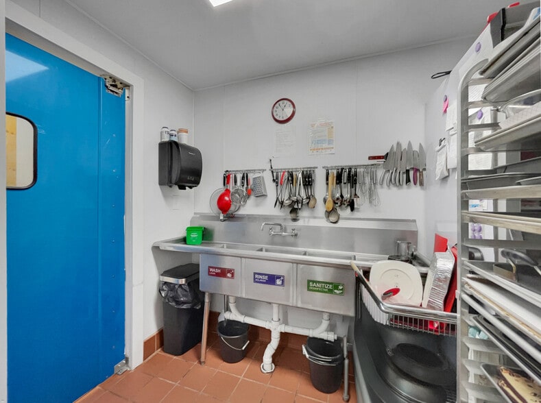 More Photos Of 9 Callaway Dr, Crawford Restaurant For Sale