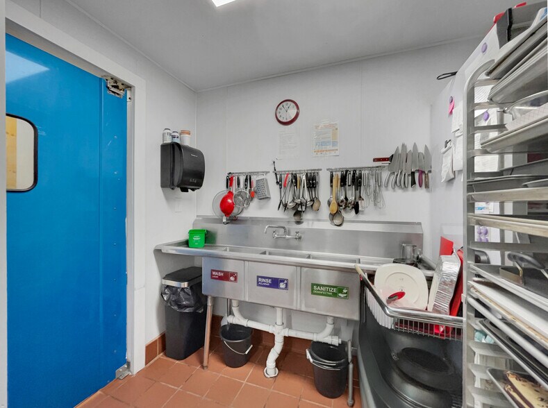 More Photos Of 9 Callaway Dr, Crawford Restaurant For Sale