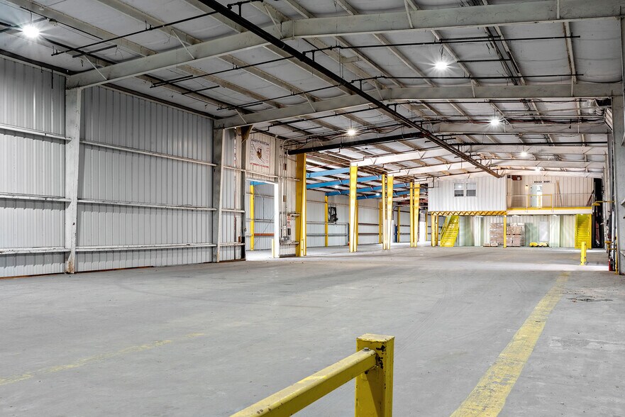 More Photos Of 3526-3530 Lang Rd, Houston Unknown For Lease