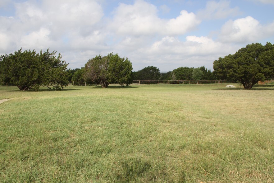 More Photos Of 1620 Red Bud Ln, Round Rock Land For Lease