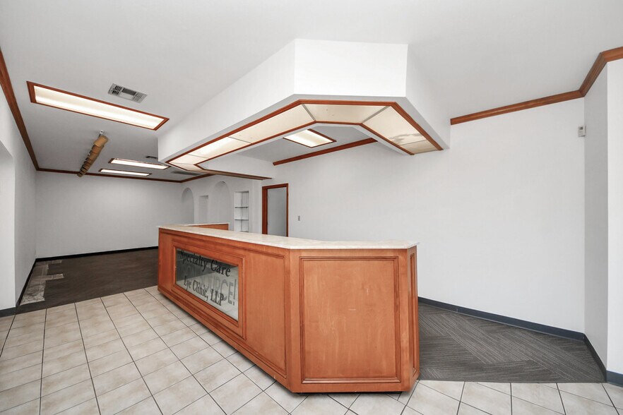 More Photos Of 13615 Bellaire Blvd, Houston Medical For Lease