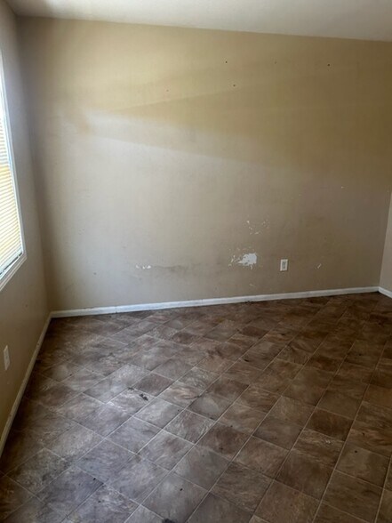 More Photos Of 113 Hopkins Ave, Bakersfield Apartments For Sale