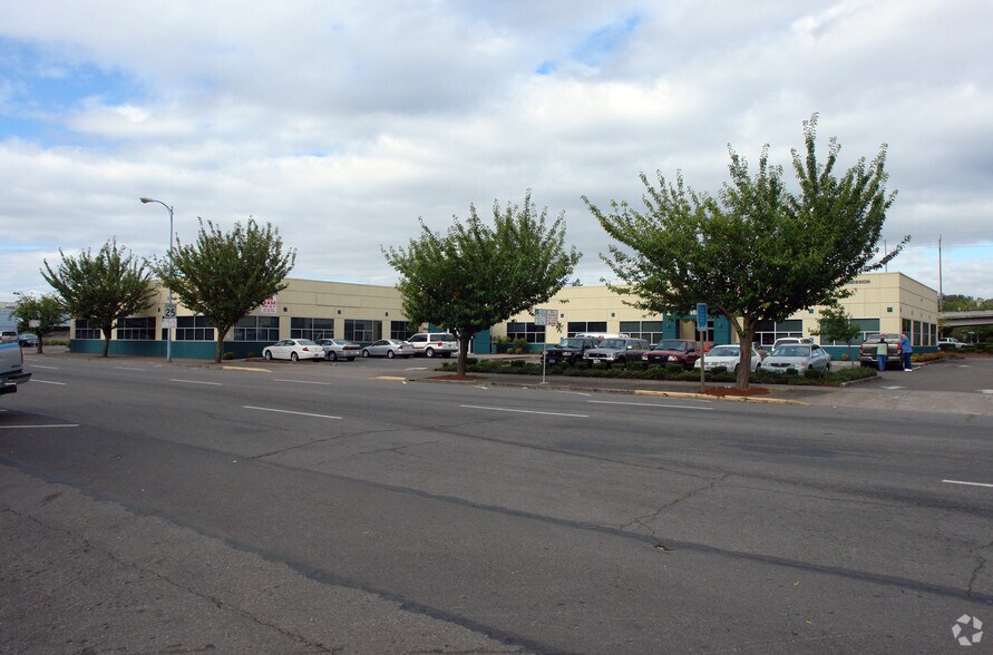 More Photos Of 435-465 Commercial St NE, Salem Office For Lease