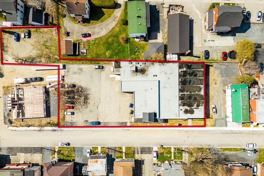 More Photos Of 22 Rue Saint-Joseph, Sherbrooke Drugstore For Lease