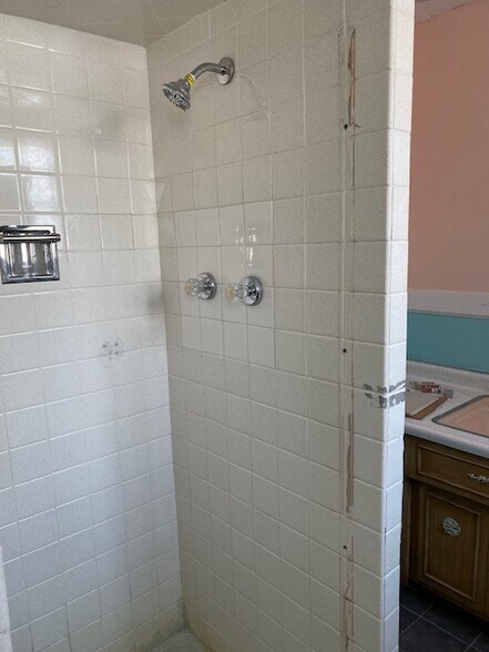 More Photos Of 1717 Howard St, Evanston General Retail For Sale