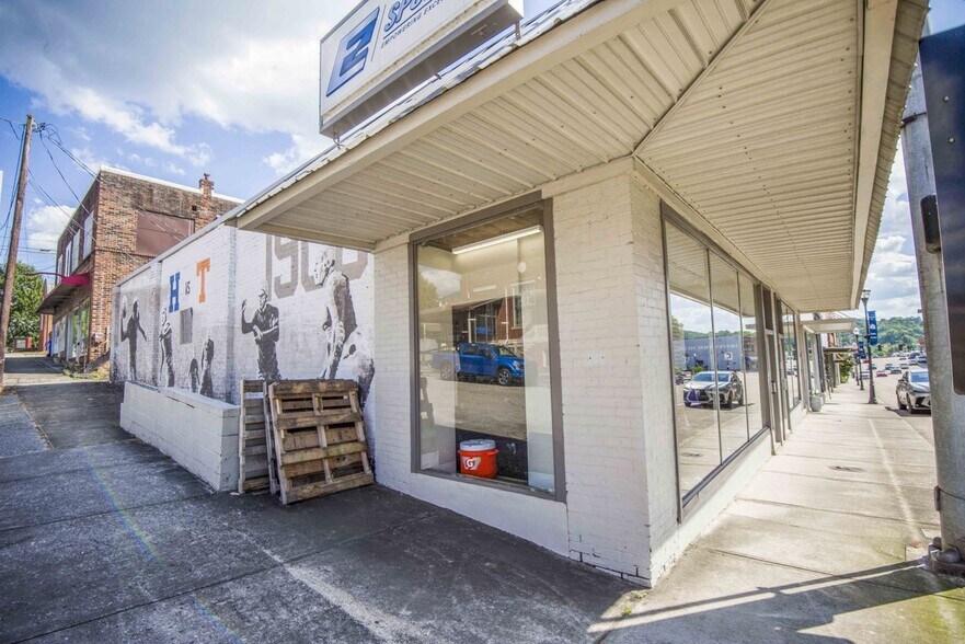 More Photos Of 430 N Roane St, Harriman Storefront For Sale
