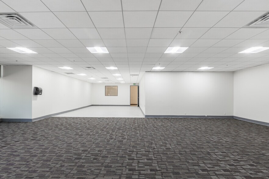 More Photos Of 10237-10239 Flanders Ct, San Diego Research And Development For Lease