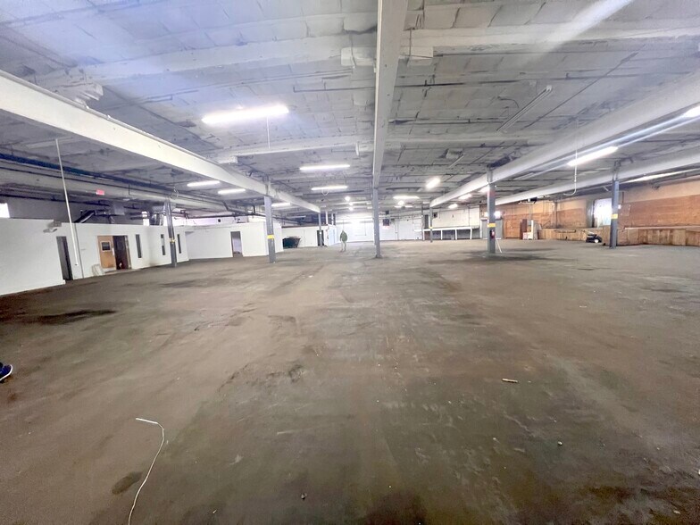 More Photos Of 3-17 James St, New Haven Warehouse For Lease