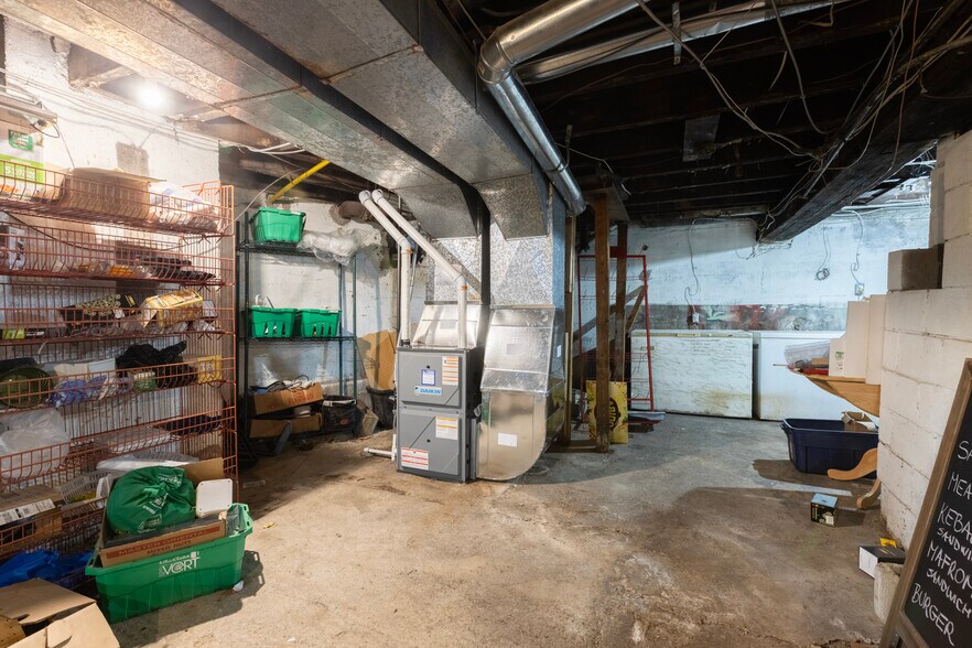 More Photos Of 1099-1101 Wellington St W, Ottawa General Retail For Lease