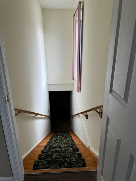 More Photos Of 1031 S Main St, Woodstock Medical For Sale