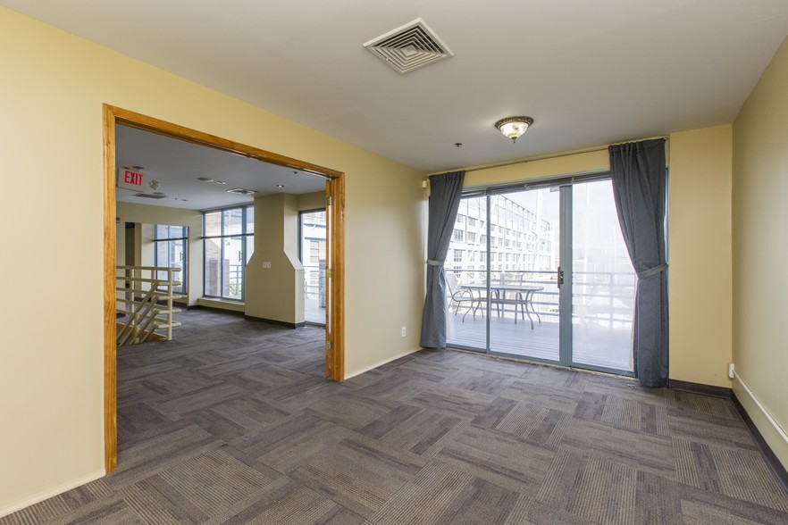 More Photos Of 3-7 N Christopher Columbus Blvd, Philadelphia Loft Creative Space For Lease