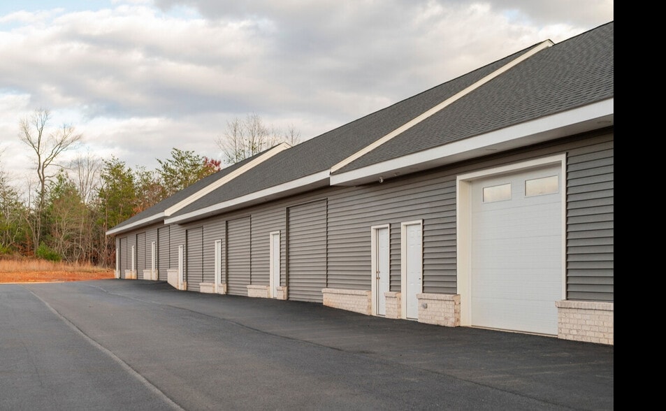 More Photos Of 941 Waterlick Rd, Lynchburg Showroom For Lease