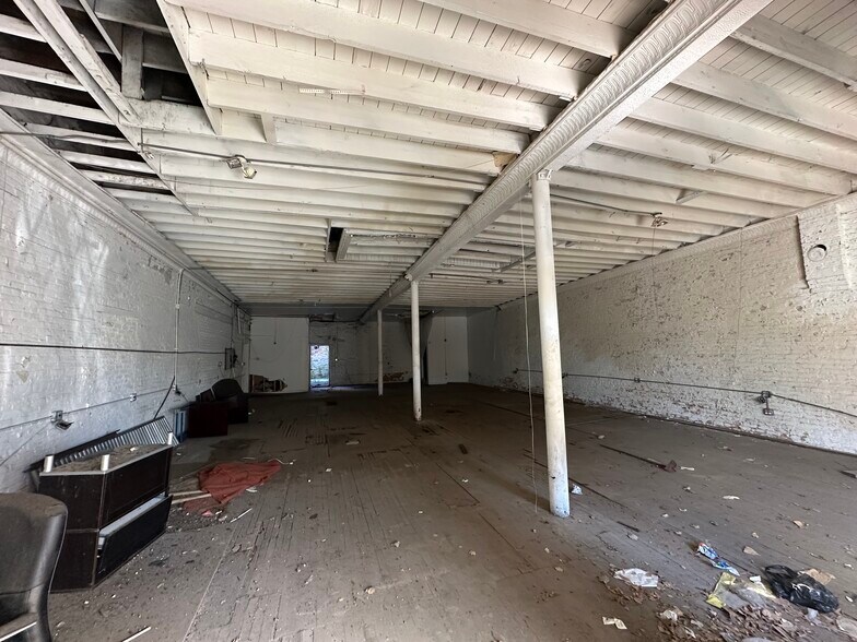 More Photos Of 512 E 47th St, Chicago Storefront Retail Office For Sale