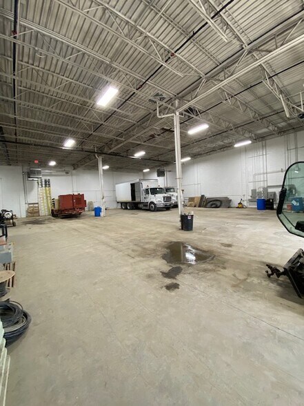 More Photos Of 9840 S 27th St, Oak Creek Industrial For Sale