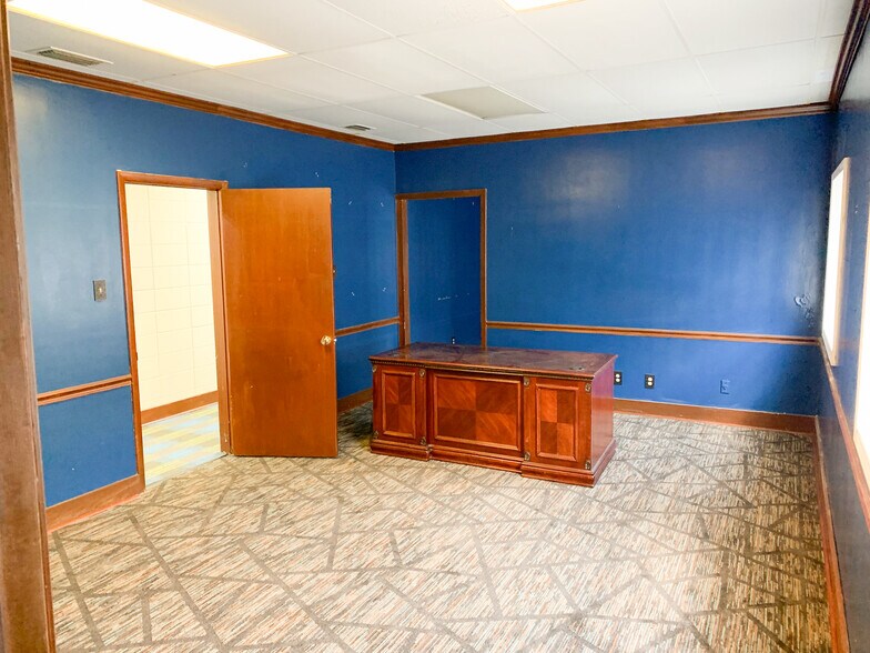 More Photos Of 2465 Commercial Park Dr, Mobile Office For Lease