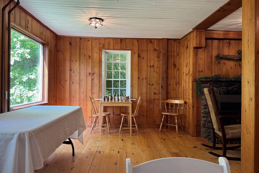 More Photos Of 258 Stagecoach Rd, Sunapee Hotel For Sale