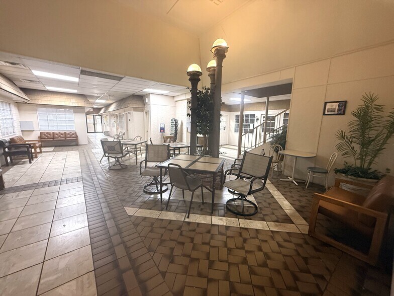 More Photos Of 1107 Main St, Woodward Storefront For Sale