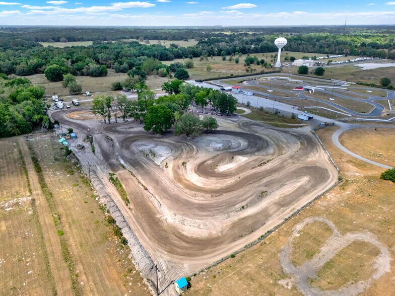 More Photos Of 5821 Pit Rd, Bushnell Flex For Sale