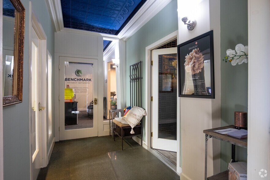 More Photos Of 3 Harbor Rd, Cold Spring Harbor Office For Lease