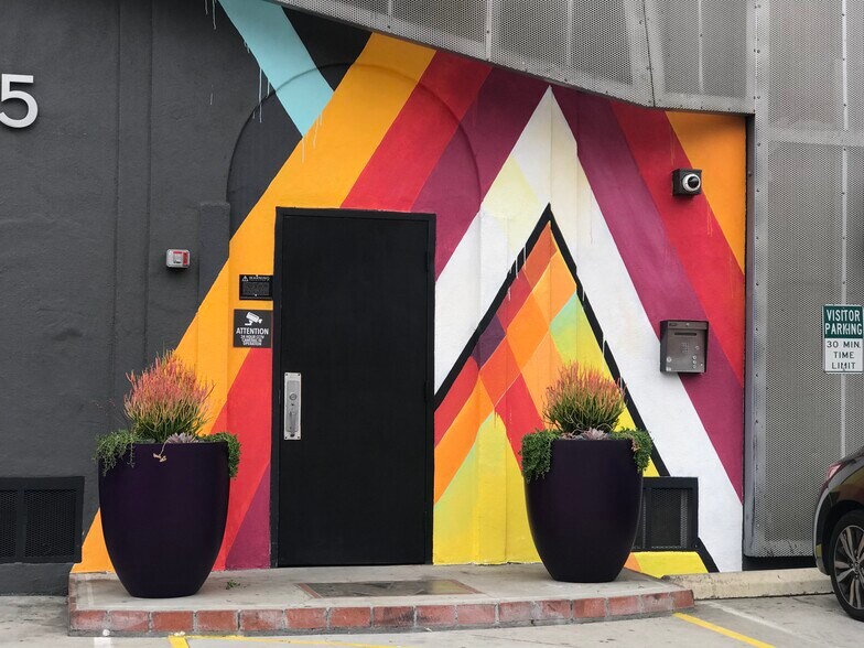 More Photos Of 915 Mateo St, Los Angeles Office For Lease