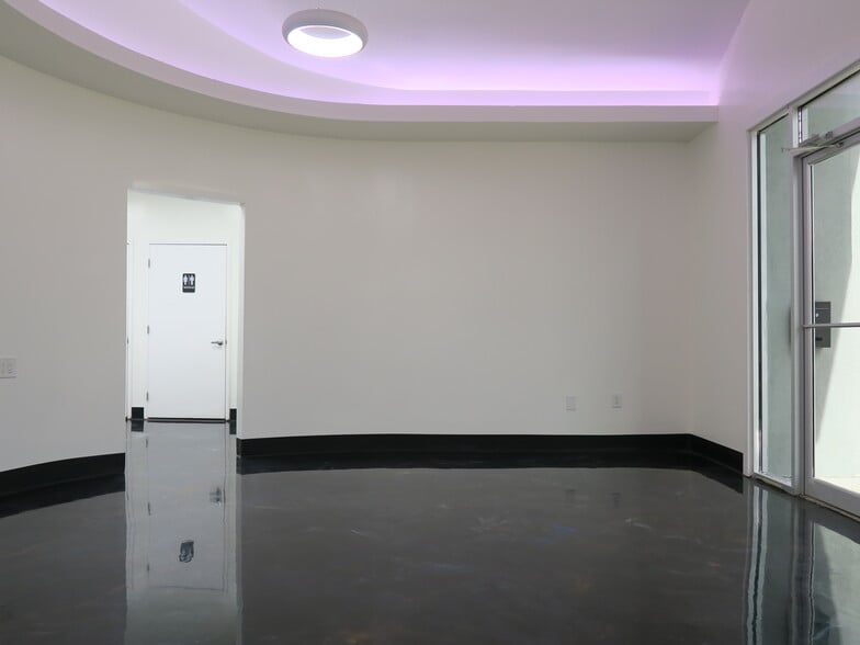 More Photos Of 5830 Star Ln, Houston Light Distribution For Lease
